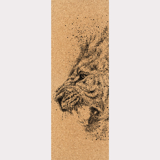 Le design du tapis de yoga en liège Roaring Meditation de ZenMotion incarne la puissance et la spiritualité. Son design pointilliste du lion symbolise force intérieure, courage et sagesse, invitant à une pratique intense et transformative. Éco-responsable et naturellement antidérapant, il offre un confort inégalé et une adhérence ultime pour un alignement parfait. Une œuvre d’art fonctionnelle pour une connexion profonde entre méditation et énergie.