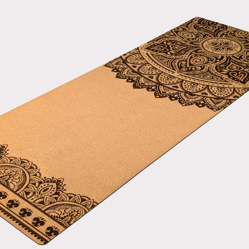 Le design du tapis de yoga en liège Cosmic Dance Mandala de ZenMotion est une célébration du mouvement universel et de l'harmonie cosmique. Avec son mandala majestueux, il vous invite à plonger dans une pratique fluide et gracieuse, parfaite pour le Vinyasa, le Power Yoga ou le Yoga Restauratif. Chaque posture devient une expression de force intérieure et de sérénité. Éco-responsable, naturellement antidérapant et confortable, ce tapis vous aide à vous connecter tout en offrant un soutien optimal