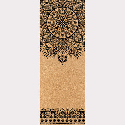 Le design du tapis de yoga en liège Sacred Flow Mandala de ZenMotion, inspiré des mandalas traditionnels, éveille l’unité et la sérénité. Parfait pour le Hatha, le Vinyasa ou le Yin Yoga, il vous invite à explorer une pratique méditative où chaque mouvement devient une danse fluide et gracieuse. Son design symbolique favorise l’harmonie entre corps, esprit et énergie universelle. Éco-responsable et naturellement antidérapant, il garantit confort et stabilité tout en enrichissant chaque séance de yoga
