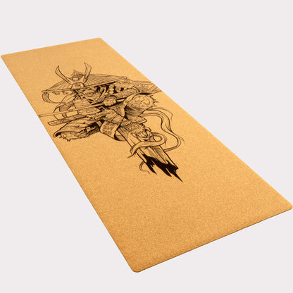 Le tapis de yoga en liège Sun Wukong de ZenMotion. Ce design unique et mindful, inspiré du Roi Singe légendaire, vous connecte à la liberté, la rébellion et à la quête spirituelle. Son confort inégalé soutient votre pratique en améliorant votre posture et votre équilibre pour une expérience fluide. L'adhérence ultime du liège, naturellement antidérapant, vous accompagne dans chaque mouvement, même en transpirant. Fabriqué à partir de matériaux naturels, durables et recyclables, ce est tapis éco-responsable 