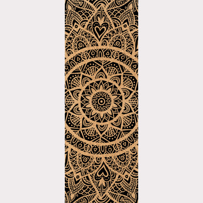 Design du tapis de yoga en liège MandaLove de ZenMotion. Ce tapis allie élégance et fonctionnalité, avec un motif inspirant l'amour de soi et la bienveillance. Confort inégalé pour améliorer votre posture et votre équilibre lors de vos séances de yoga. Le liège naturel offre une adhérence ultime, parfaite pour les pratiques de Hatha ou Yin yoga. Éco-responsable et durable, ce tapis est une œuvre d'art fonctionnelle qui célèbre la paix intérieure et l'harmonie. Transformez chaque asana.